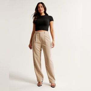 NWT Curve Love Tailored Relaxed Straight Pant - Size 28 Long in Tan